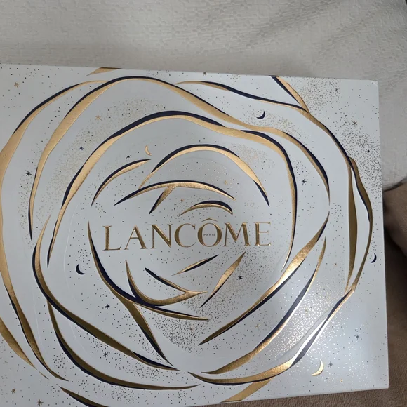 Lancôme Skincare and Makeup Set - Picture 3 of 3